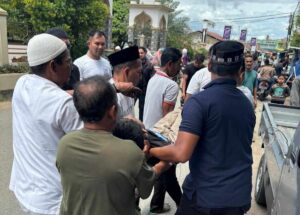 Tiang Baliho Berubah Jadi Tiang Maut, Mekanik Asal Jantho Terjatuh Setelah Kesetrum