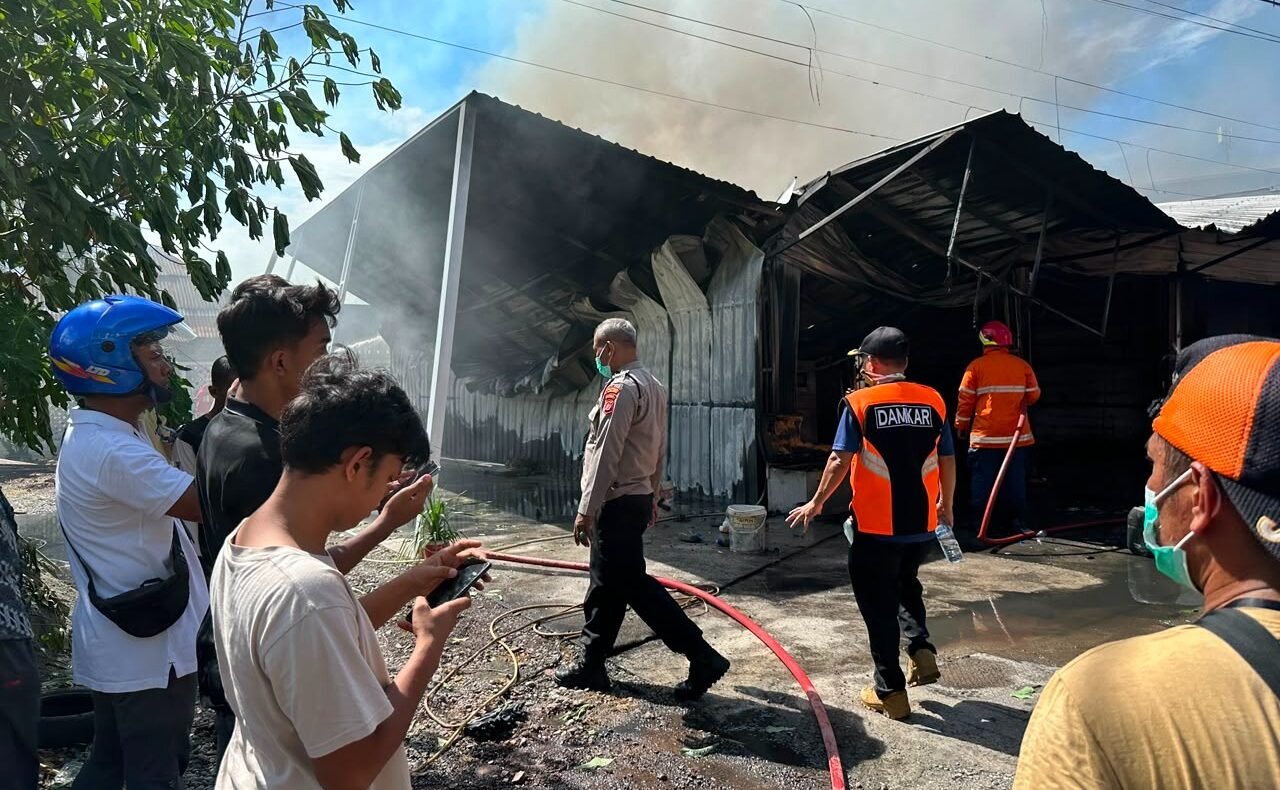Kebakaran Lamteumen Timur Banda Aceh yang terjadi di Jalan Teuku Umar, Gampong Lamteumen Timur, Kecamatan Jaya Baru, Minggu (26/7/2026) Foto: Ist
