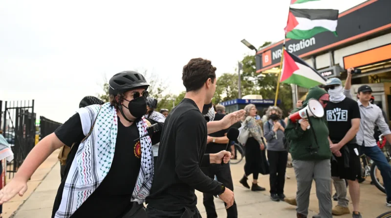 Demonstran Pro-Palestina Berkumpul di Konser Ed Sheeran