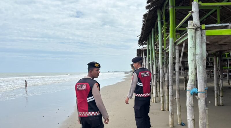 Patroli Perintis Presisi Polres Pidie Jaya di Pantai Wisata