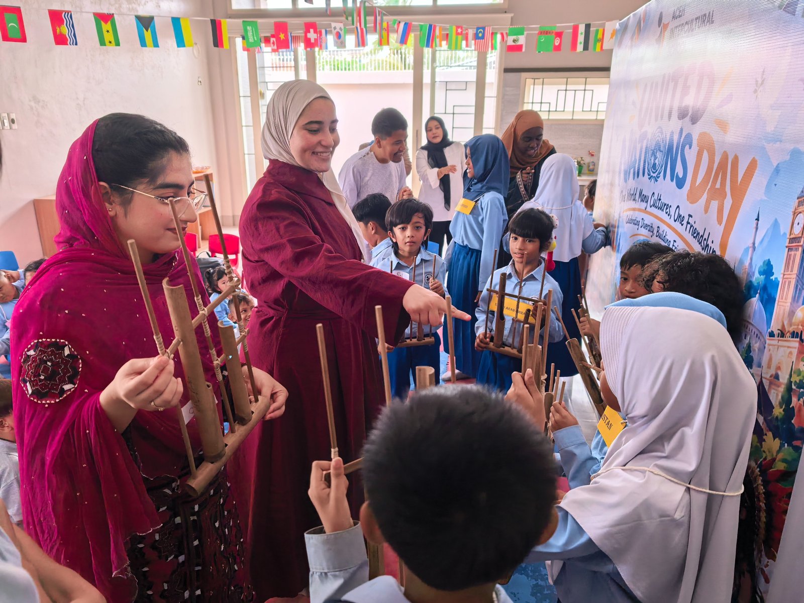 Mahasiswa Internasional USK Tampilkan Budaya di UN Day