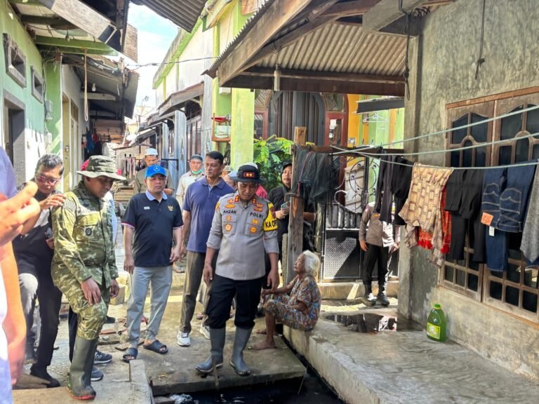 Sayuti Abubakar dan TNI-Polri Bersihkan Drainase di Lhokseumawe