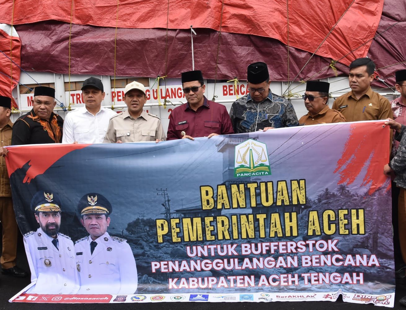 Wagub Aceh Serahkan Bantuan Bencana di Takengon